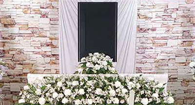 ファミリーホール湘南台、アレンジ祭壇洋花132,000円