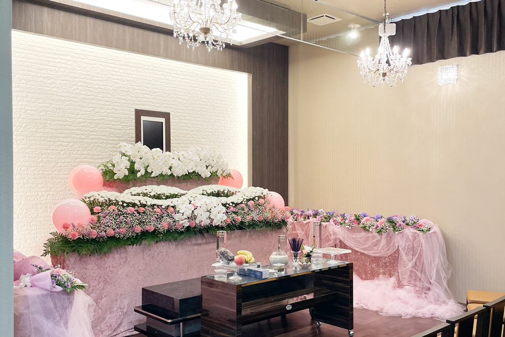 藤沢市の家族葬専用リビングルーム、ファミリーホール湘南台・式場のご案内